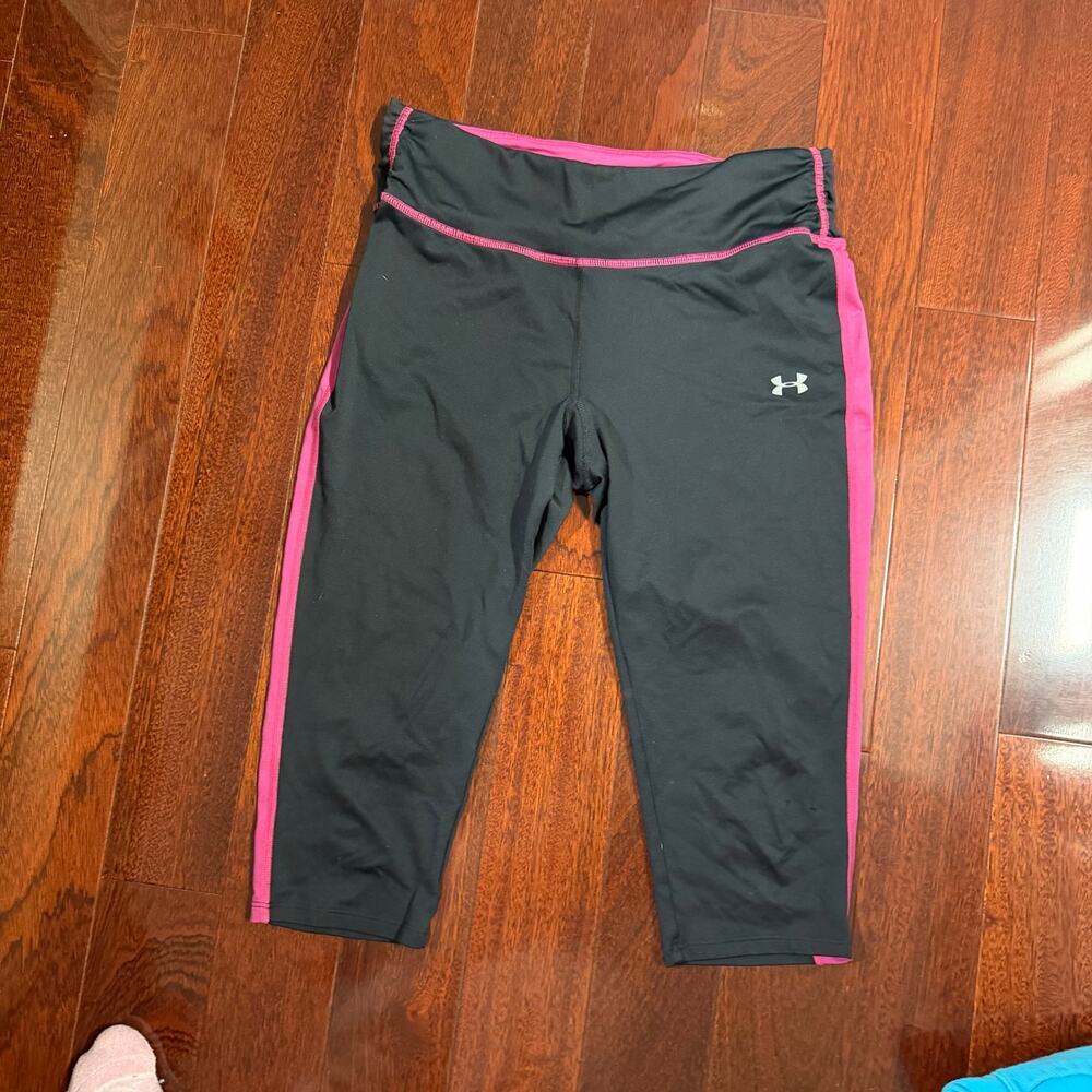 Under Armour black & pink capris running activewear sz S